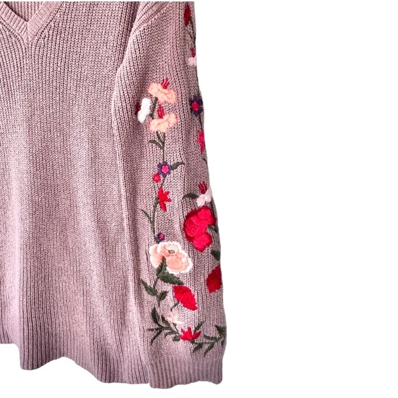 American Eagle Sweater Womens Pink Floral Embroidered V-Neck - Picture 3 of 6